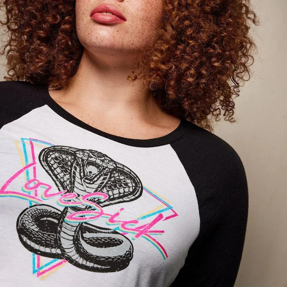 NWOT Torrid Baseball Tee - LoveSick Snake White & Black in Size 1 / 14-16 - Picture 1 of 13